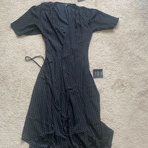 Open front midi sun dress, with tie in the middle. Never worn